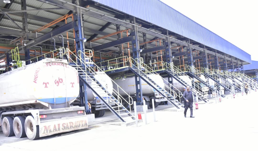 Again, Dangote Refinery slashes Petrol Price, Ex-Depot now N820 per Litre